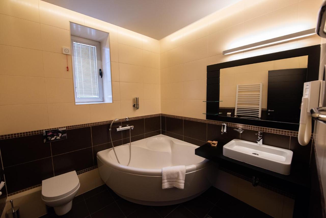 Hotel Sun لوزنيكا المظهر الخارجي الصورة