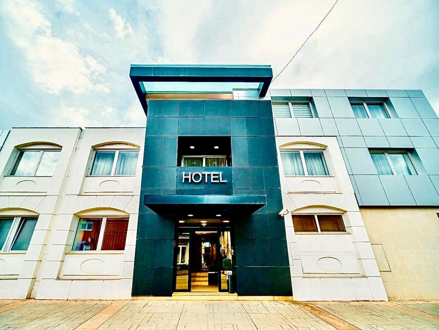 Hotel Sun لوزنيكا المظهر الخارجي الصورة