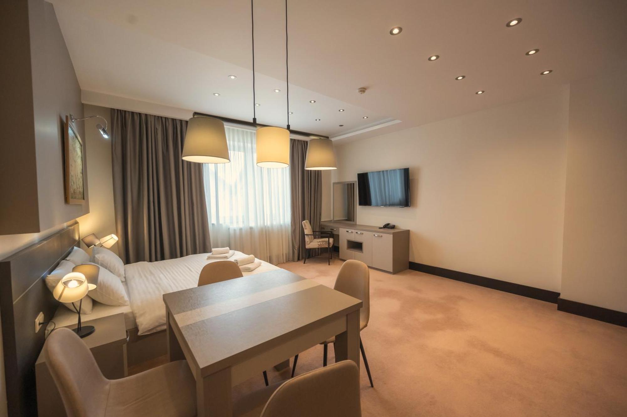 Hotel Sun لوزنيكا المظهر الخارجي الصورة