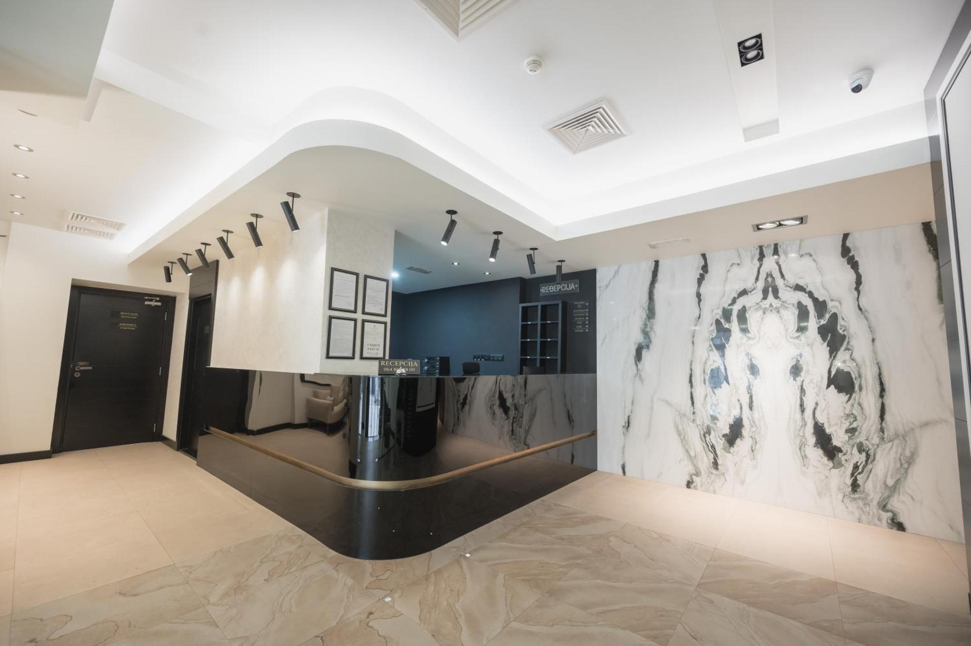 Hotel Sun لوزنيكا المظهر الخارجي الصورة